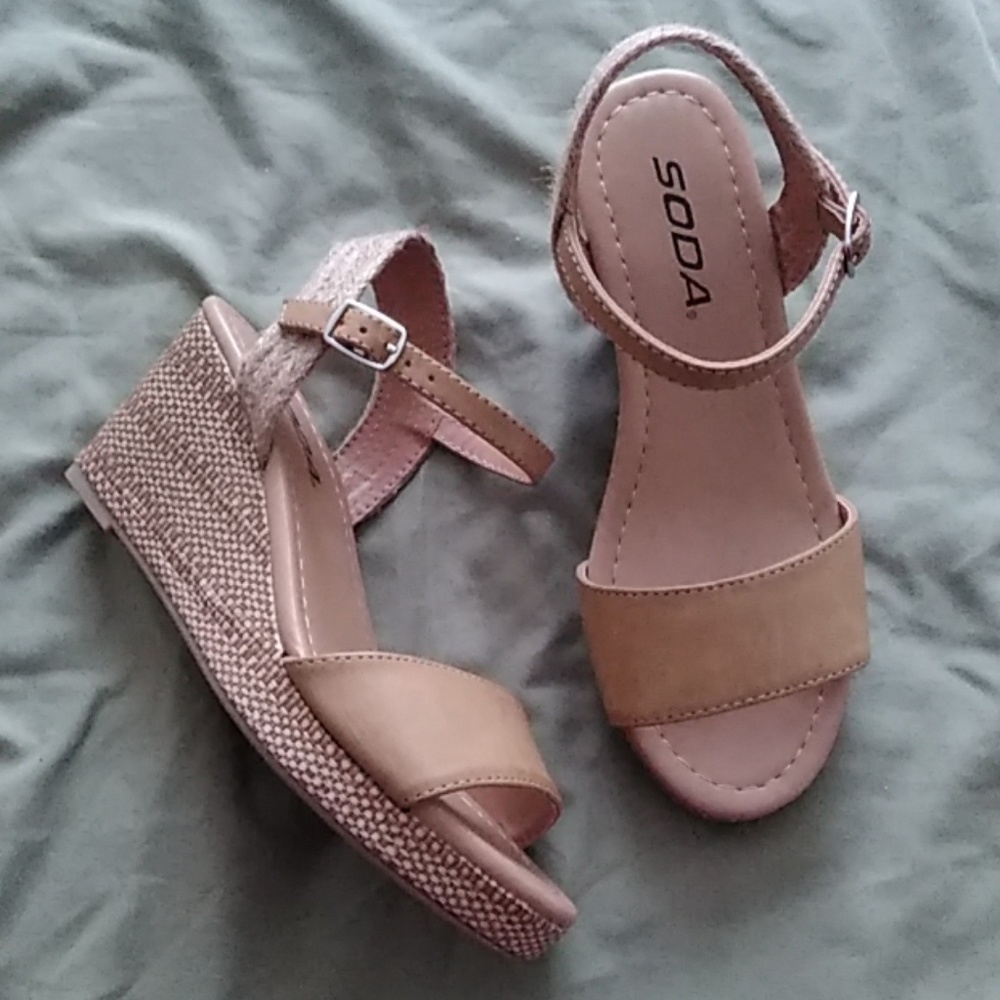 Soda 'Driftwood' Sandals NWOT